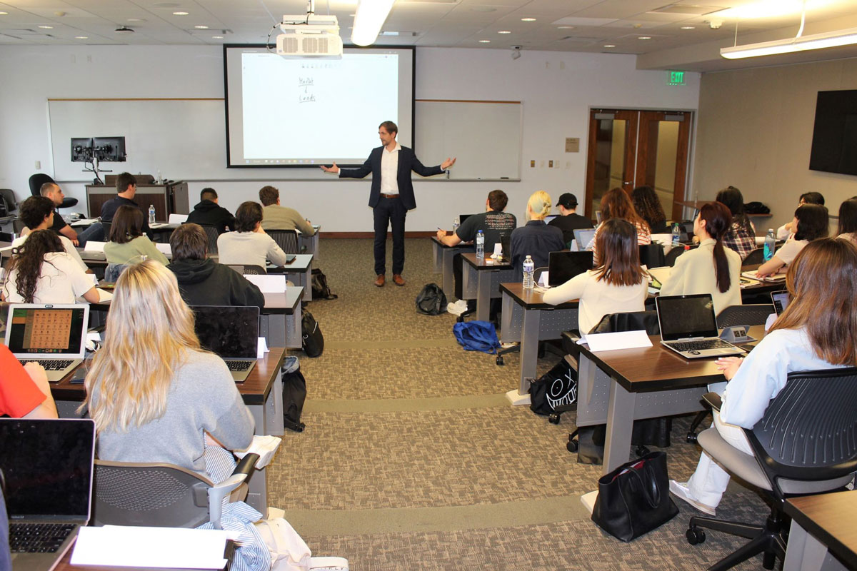 Photo: Bauer College Welcomes Students from Berlin to Learn About Sales