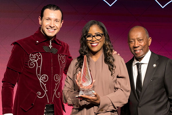 Photo: Bauer Gala 2023, Dean Paul A. Pavlou, Thasunda Brown Duckett (BBA ’96), Mayor Sylvestor Turner