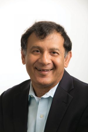 Photo: Cullen Distinguished Professor Praveen Kumar Recognized by Financial Management Association