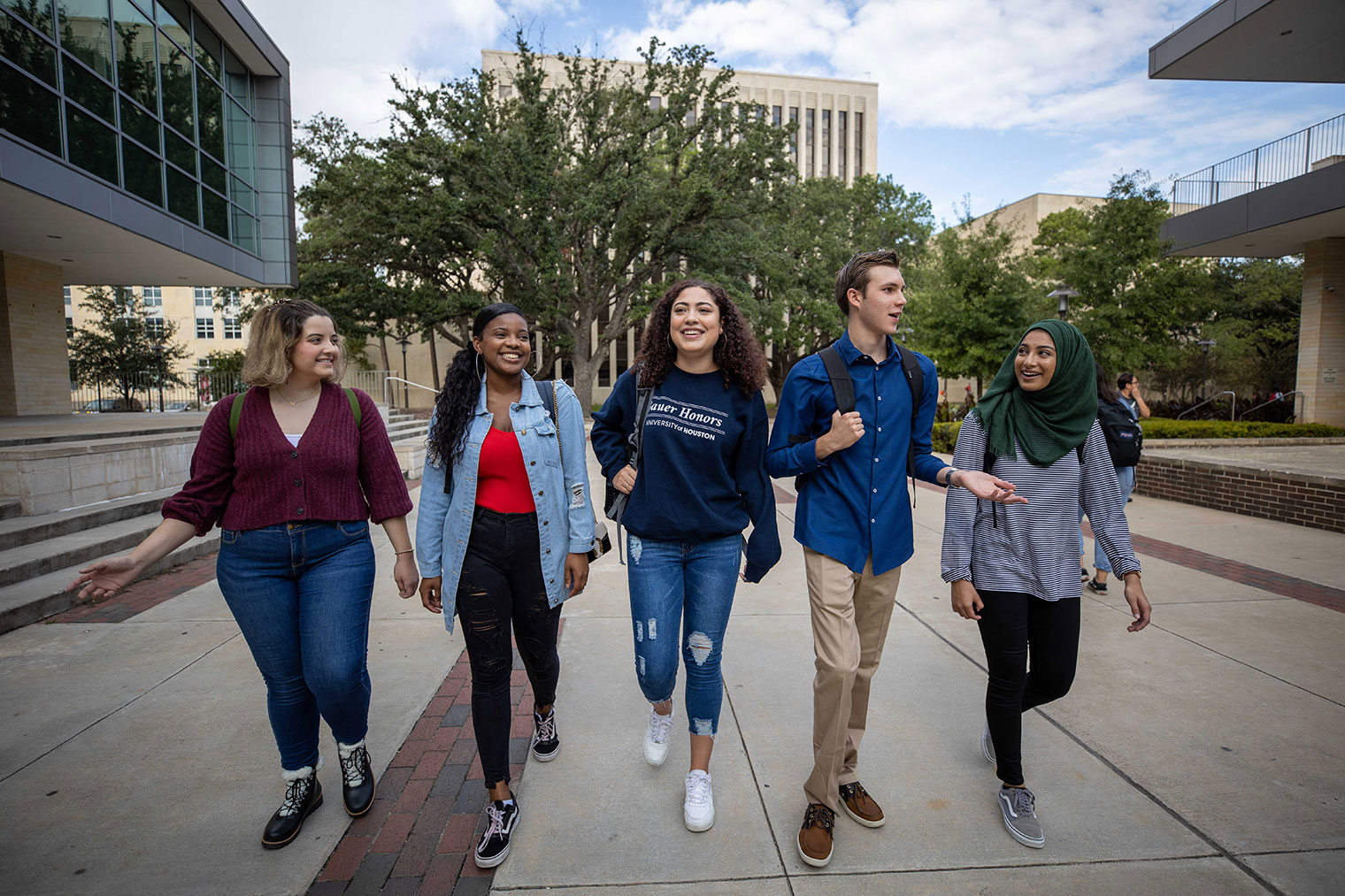 Photo: Students on UH Campus