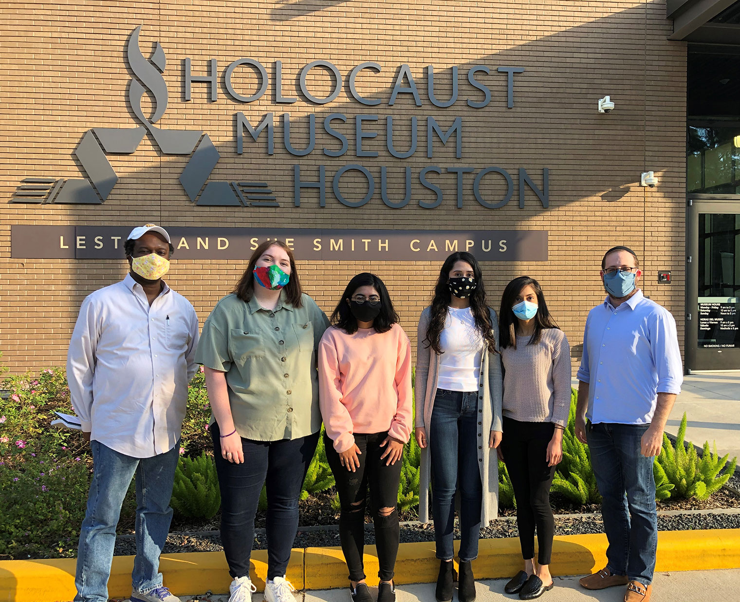 Photo: Students in front of Museum