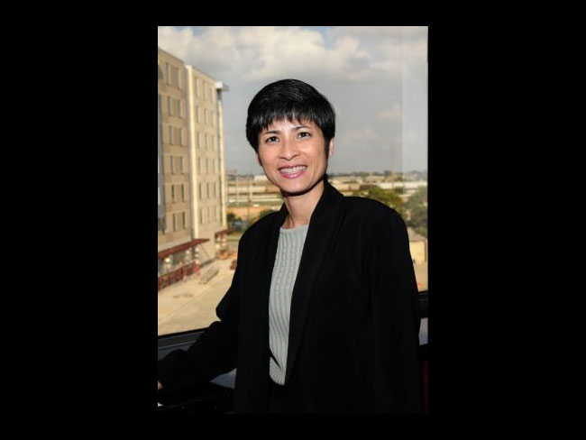 Global Documentary Features Board Member Duy-Loan Le (MBA ‘89) and Dean Paul A. Pavlou