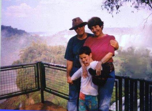 [picture of Martin,
Ramon, Sarah Vivian in Cataratas]